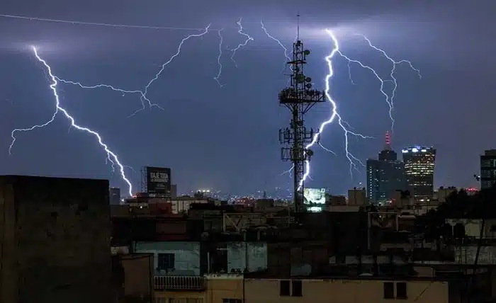 amenaza de tormenta elÃ©ctrica intensa