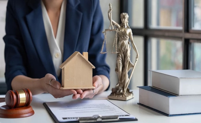 Real Estate Attorney in Brentwood